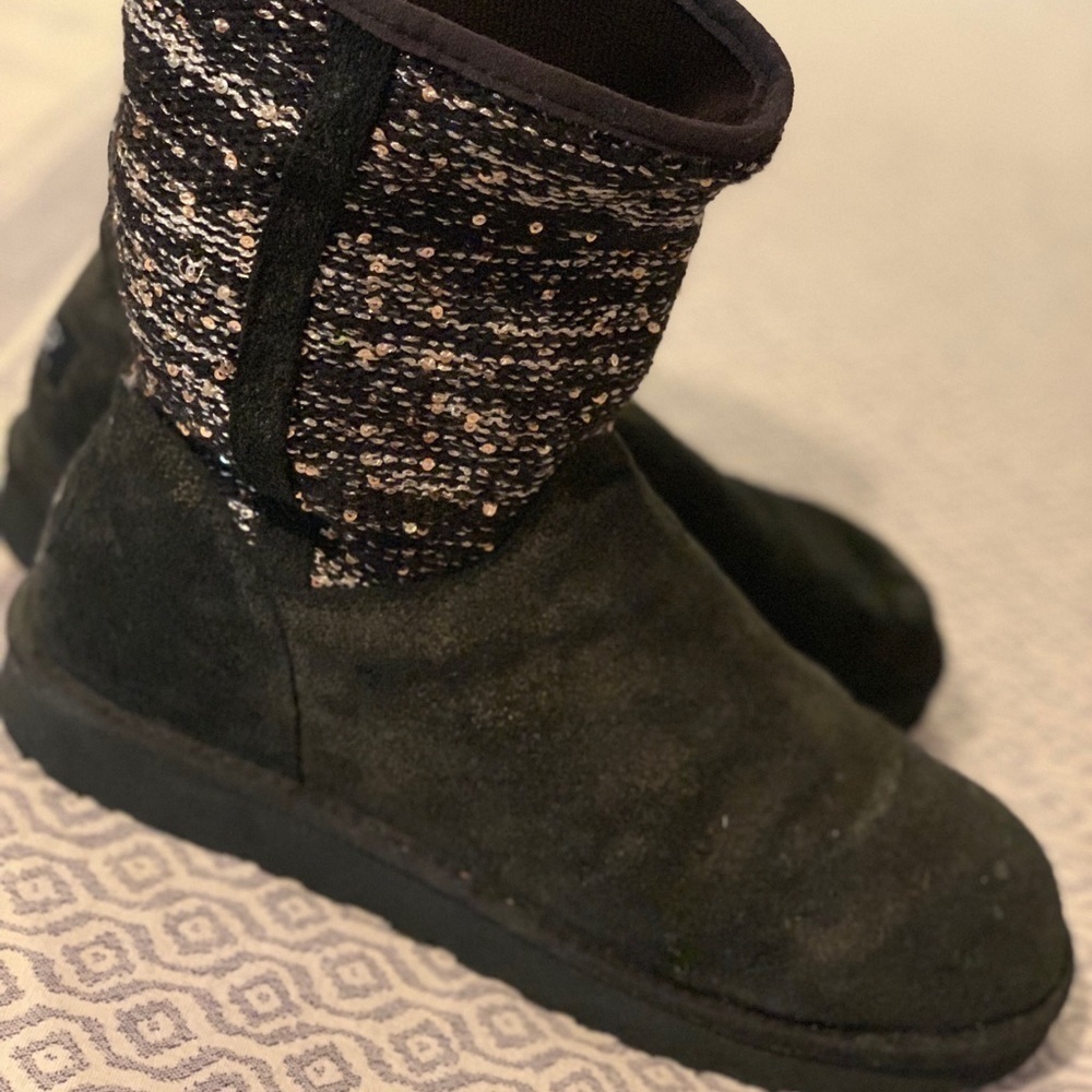 UGG Lyla Boot in Black - Picture 7 of 8